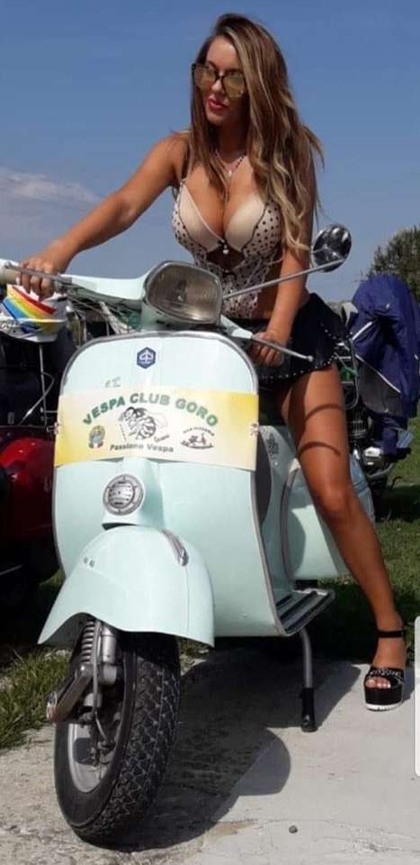 A trip with the Vespa jigsaw puzzle online