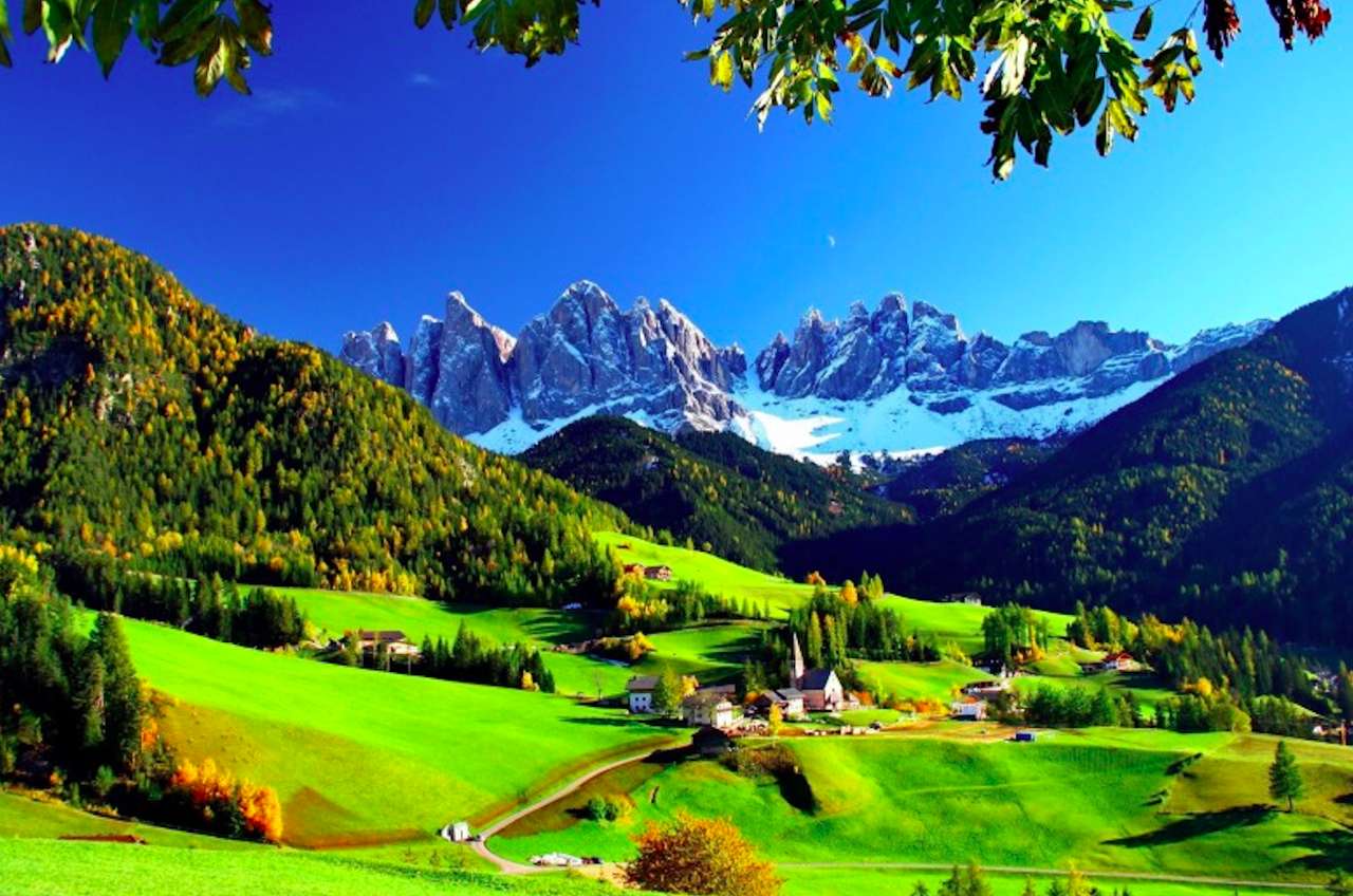 Италия-село Вал ди Фунес-лятна природа онлайн пъзел