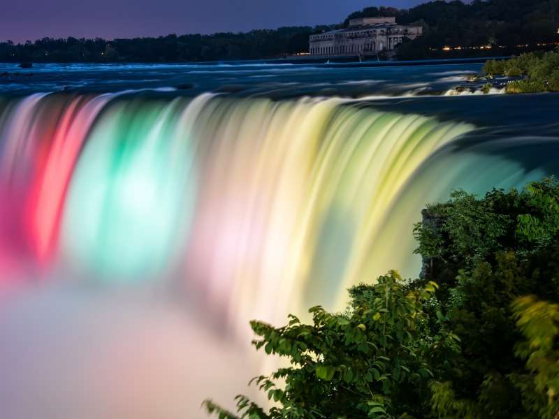 Tur de iluminat nocturn la Cascada Niagara - ce priveliște jigsaw puzzle online