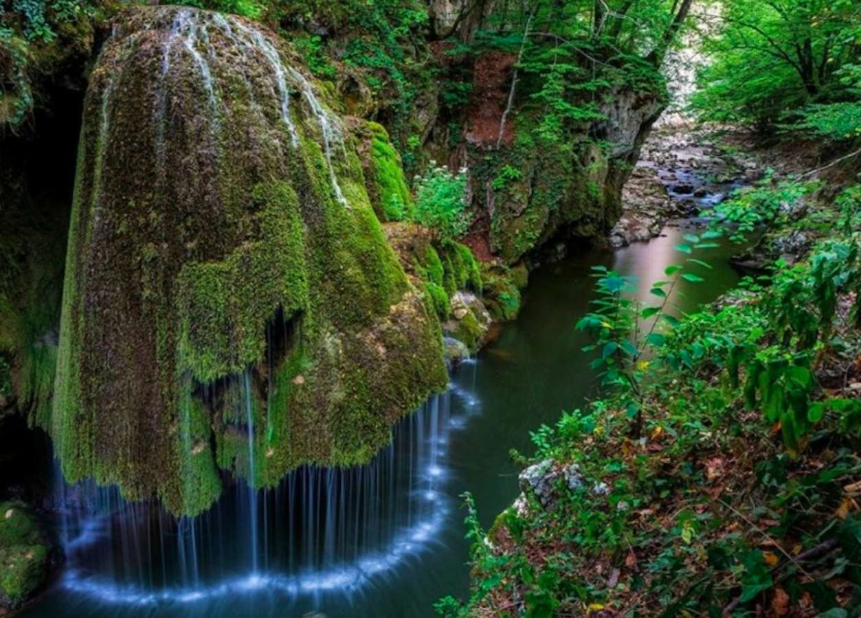 Rumunsko-okouzlující vodopád Bigăr-Magic Falls online puzzle