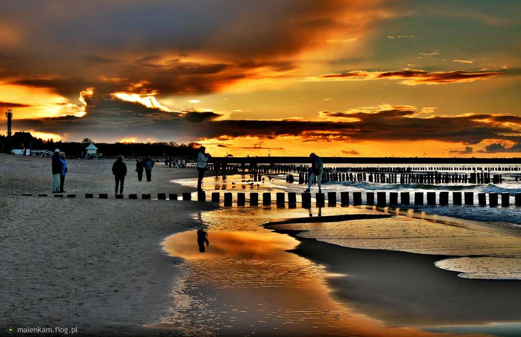 Coucher de soleil sur la plage d'Ustka puzzle en ligne