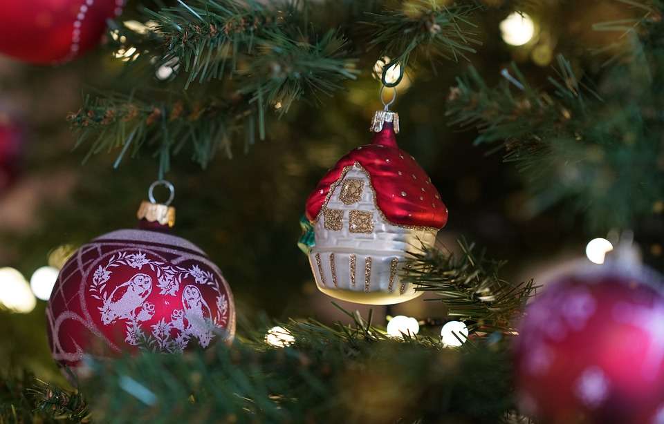 Vánoční strom dekorace online puzzle