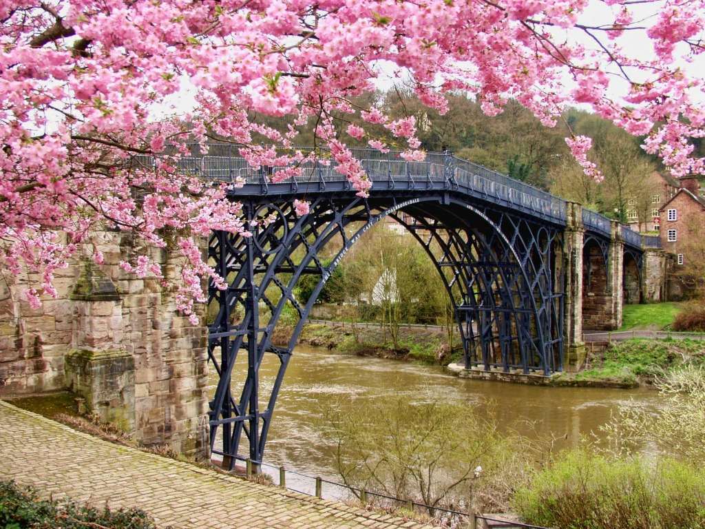 イングランド アイアン ブリッジ - 最初の鉄のアーチ橋 ジグソーパズルオンライン