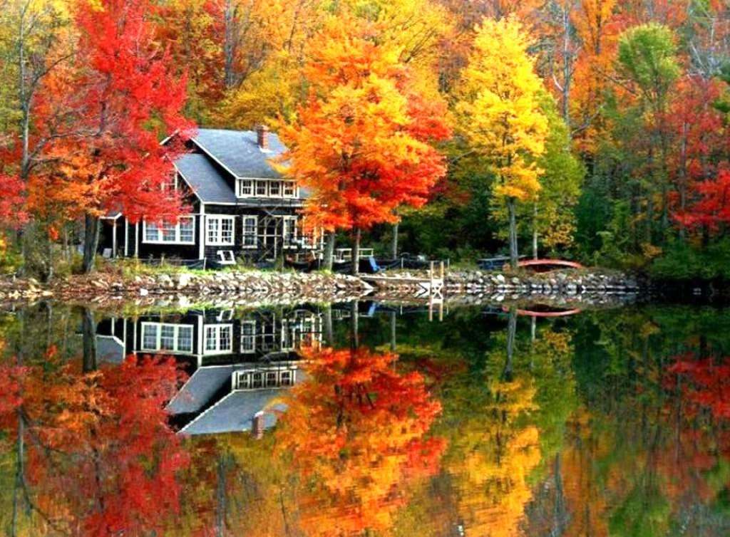 Casa do lago no outono - que bela vista quebra-cabeças online