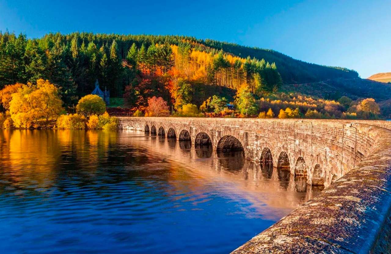 Wales - Garreg Ddu Dam im unteren Elan Valley Puzzlespiel online