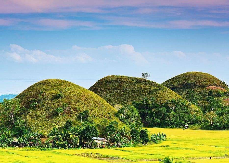 Kegelvormige bergen op het eiland Bohol legpuzzel online