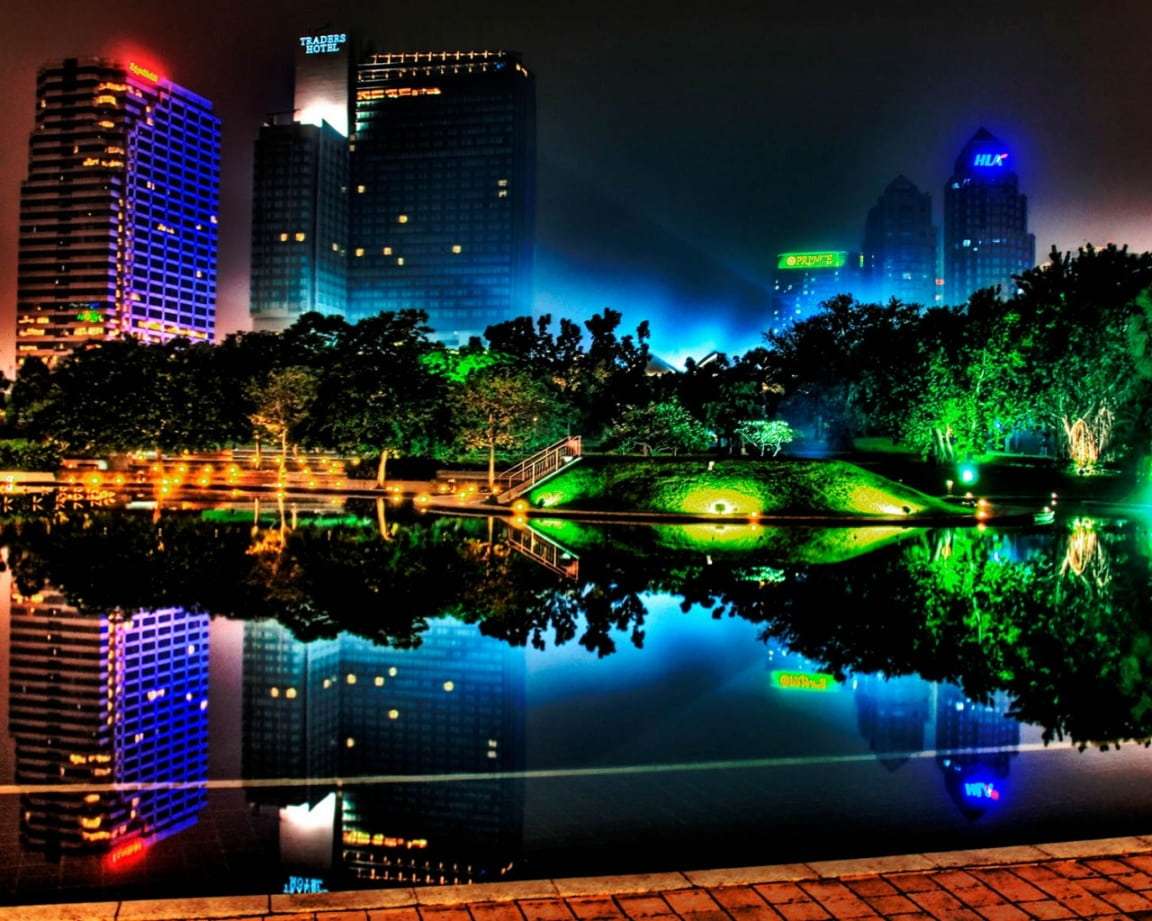 Die Stadt bei Nacht in Neonfarben :) Puzzlespiel online