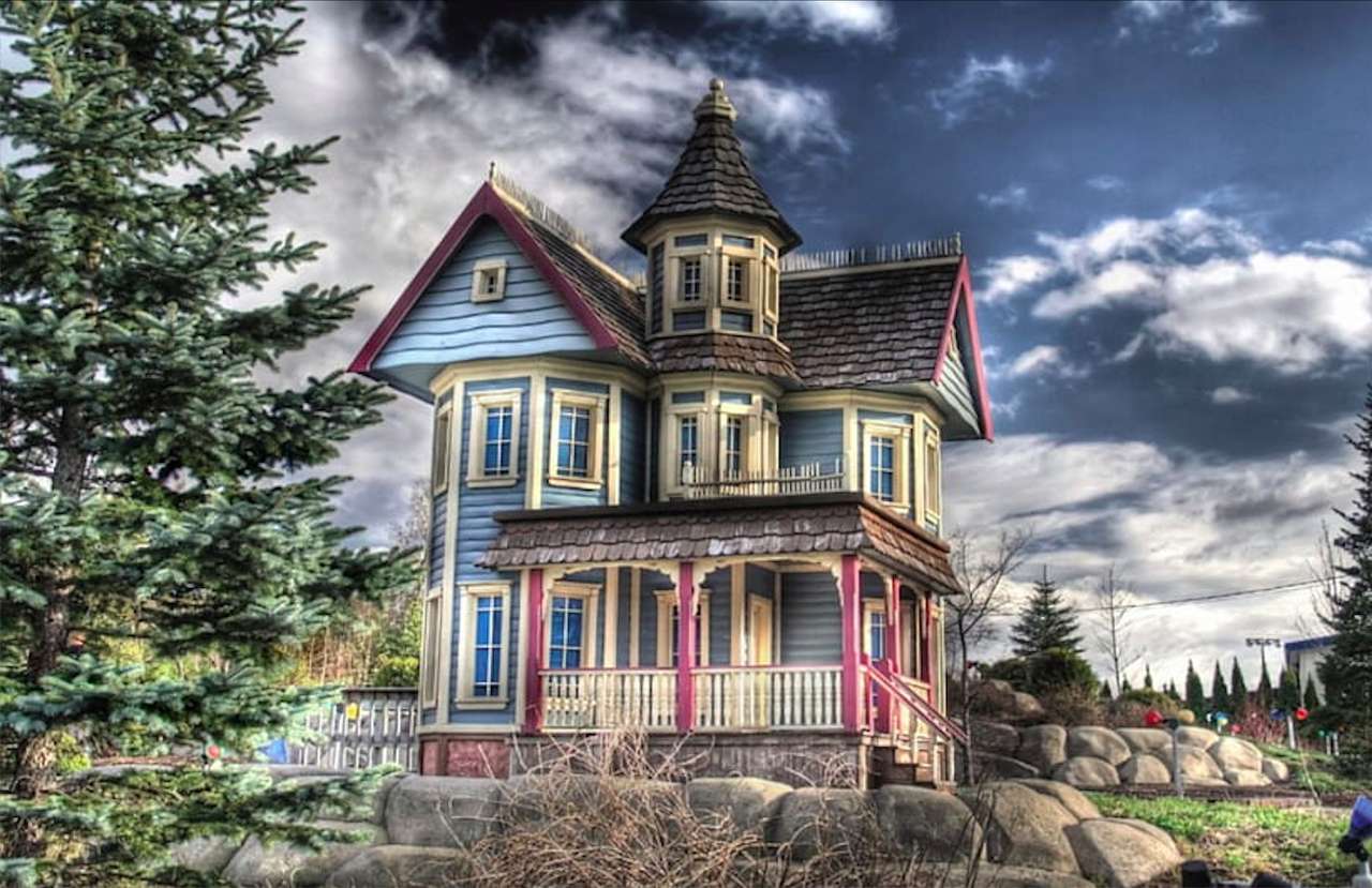 Charming though old Victorian house jigsaw puzzle online