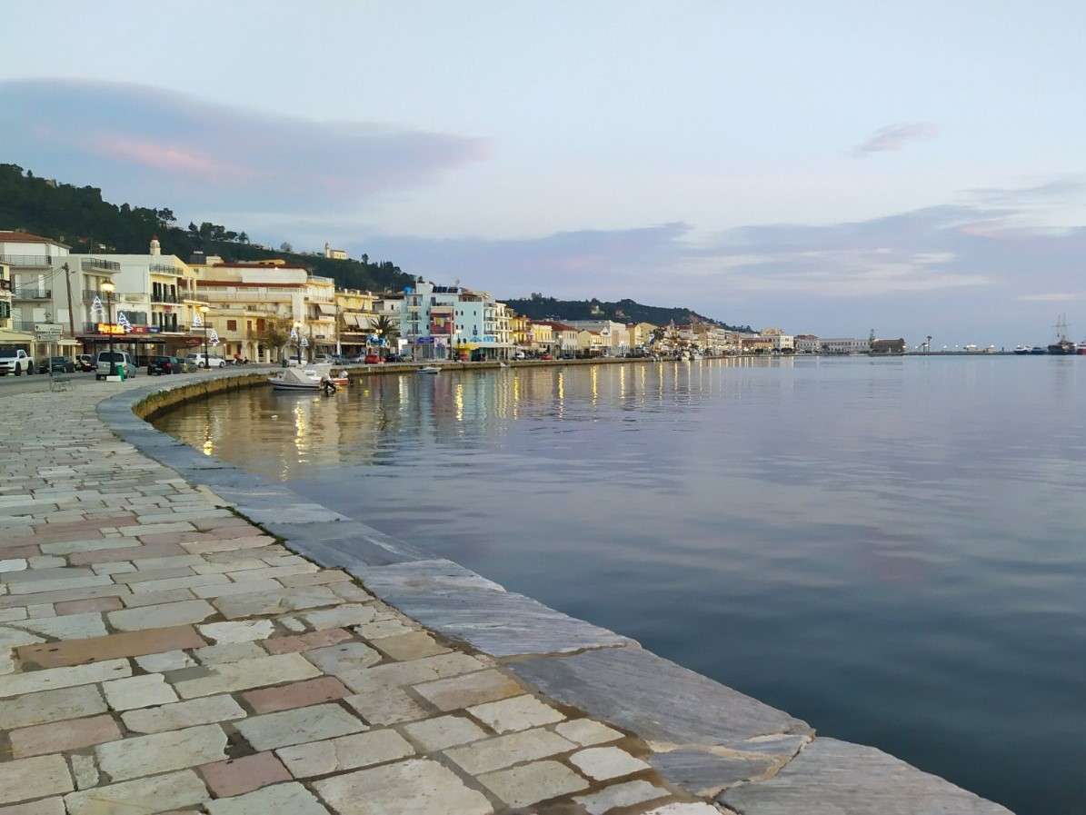 Blick auf den Hafen von Zakynthos Puzzlespiel online