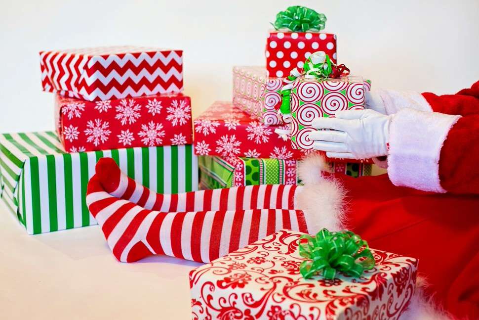 Papai Noel com presentes quebra-cabeças online