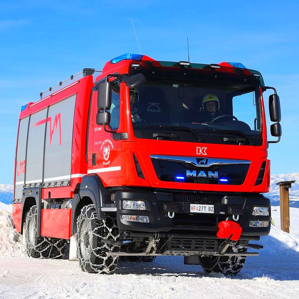 пожарная команда в снегу онлайн-пазл
