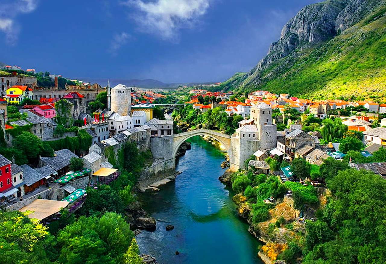 Bosna - Starý kamenný most přes řeku Neretvu skládačky online
