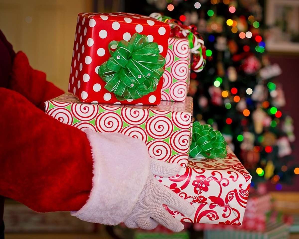 Дядо Коледа и подаръци онлайн пъзел