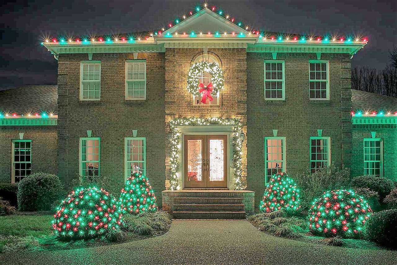 Різдвяні прикраси в будинку пазл онлайн