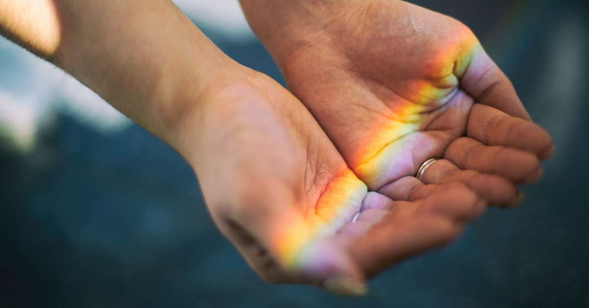 manos ante el arcoiris rompecabezas en línea