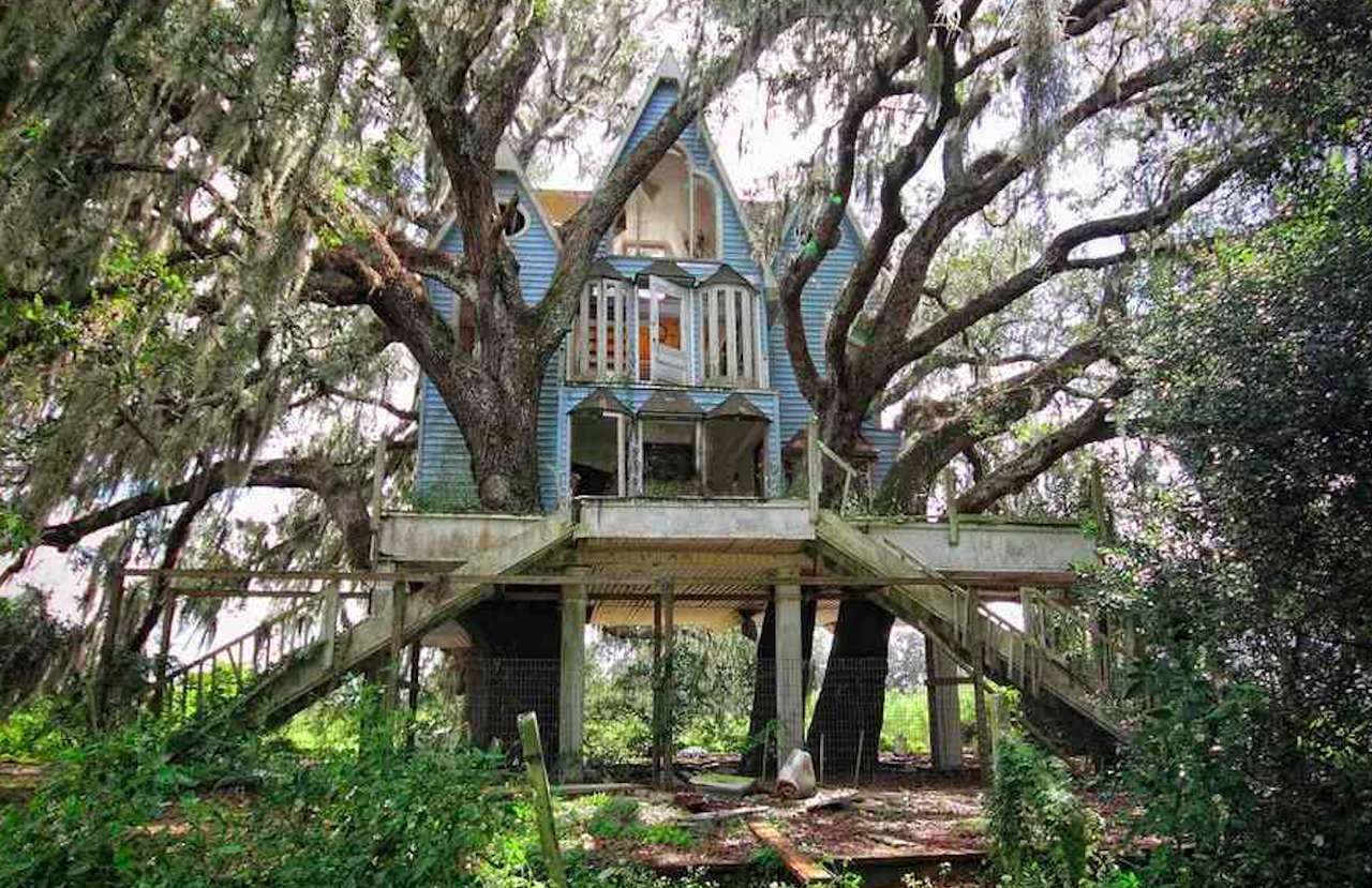 Casa na árvore vitoriana da Flórida agora solitária quebra-cabeças online