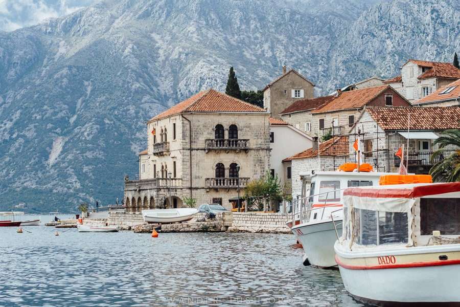 Une ville sur la côte des Balkans puzzle en ligne