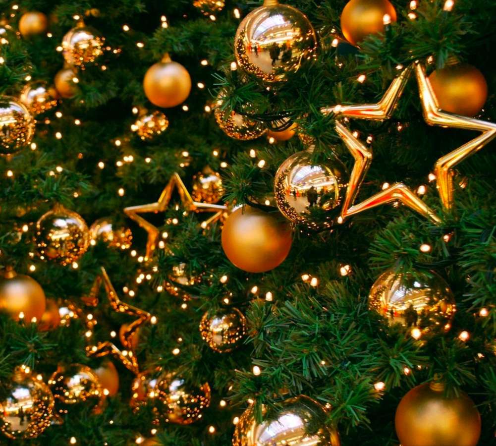 A karácsonyfa szépsége lenyűgöző online puzzle
