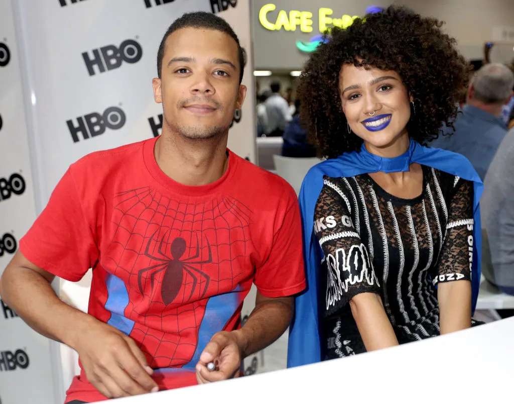 jacob anderson y nathalie emmanuel rompecabezas en línea