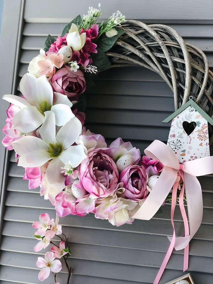 Coroa de flores na porta com flores quebra-cabeças online