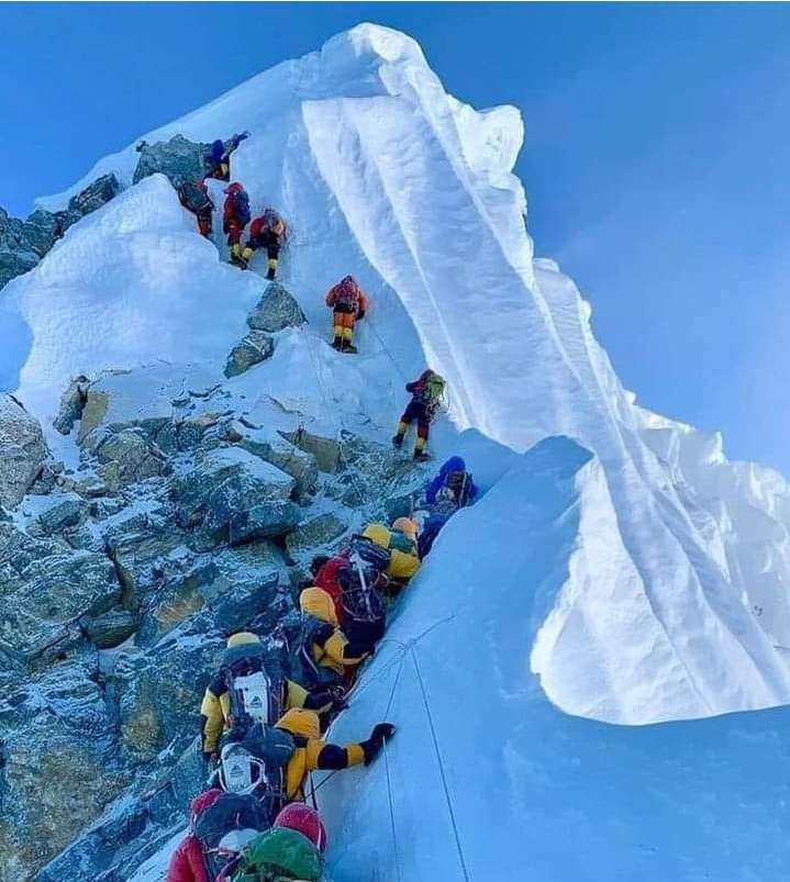 Așteaptă să ajungă în vârful Everestului. #everest jigsaw puzzle online