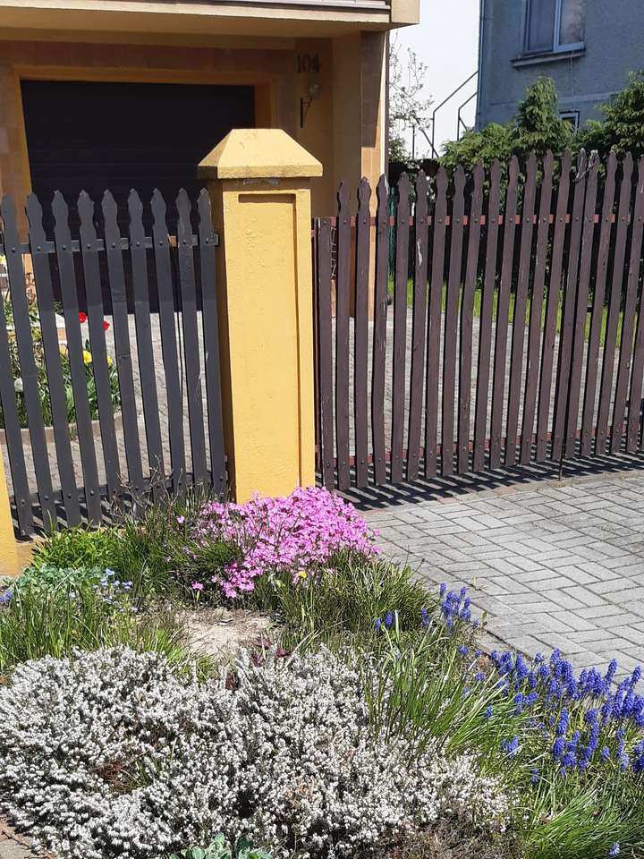 clôture porte garage et pelouse puzzle en ligne