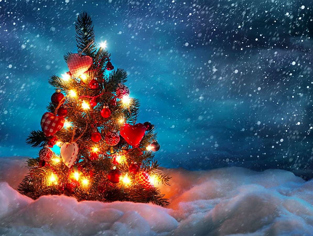 Uma árvore de Natal minúscula, charmosa e lindamente decorada, um milagre puzzle online