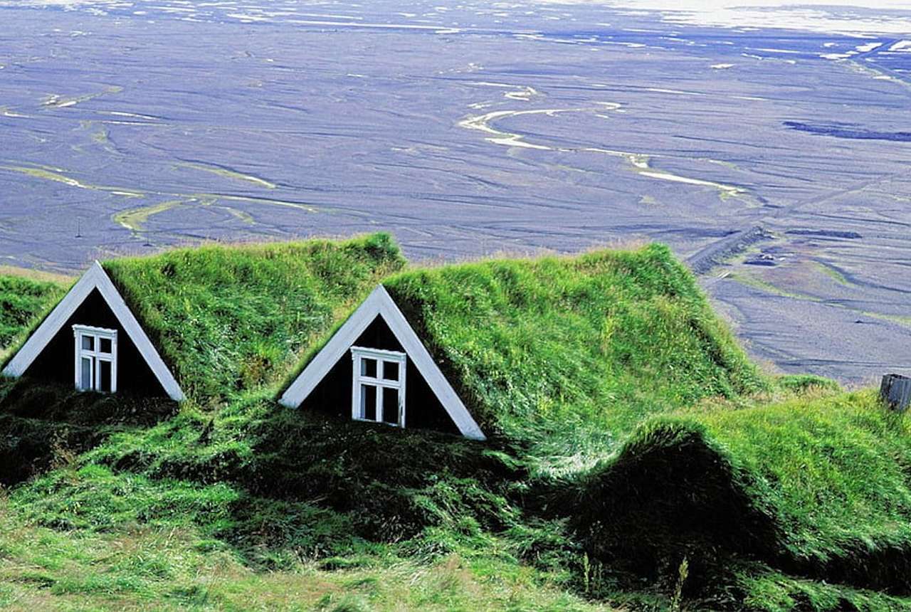 Исландия - Очарователни, но странни торфени къщи онлайн пъзел