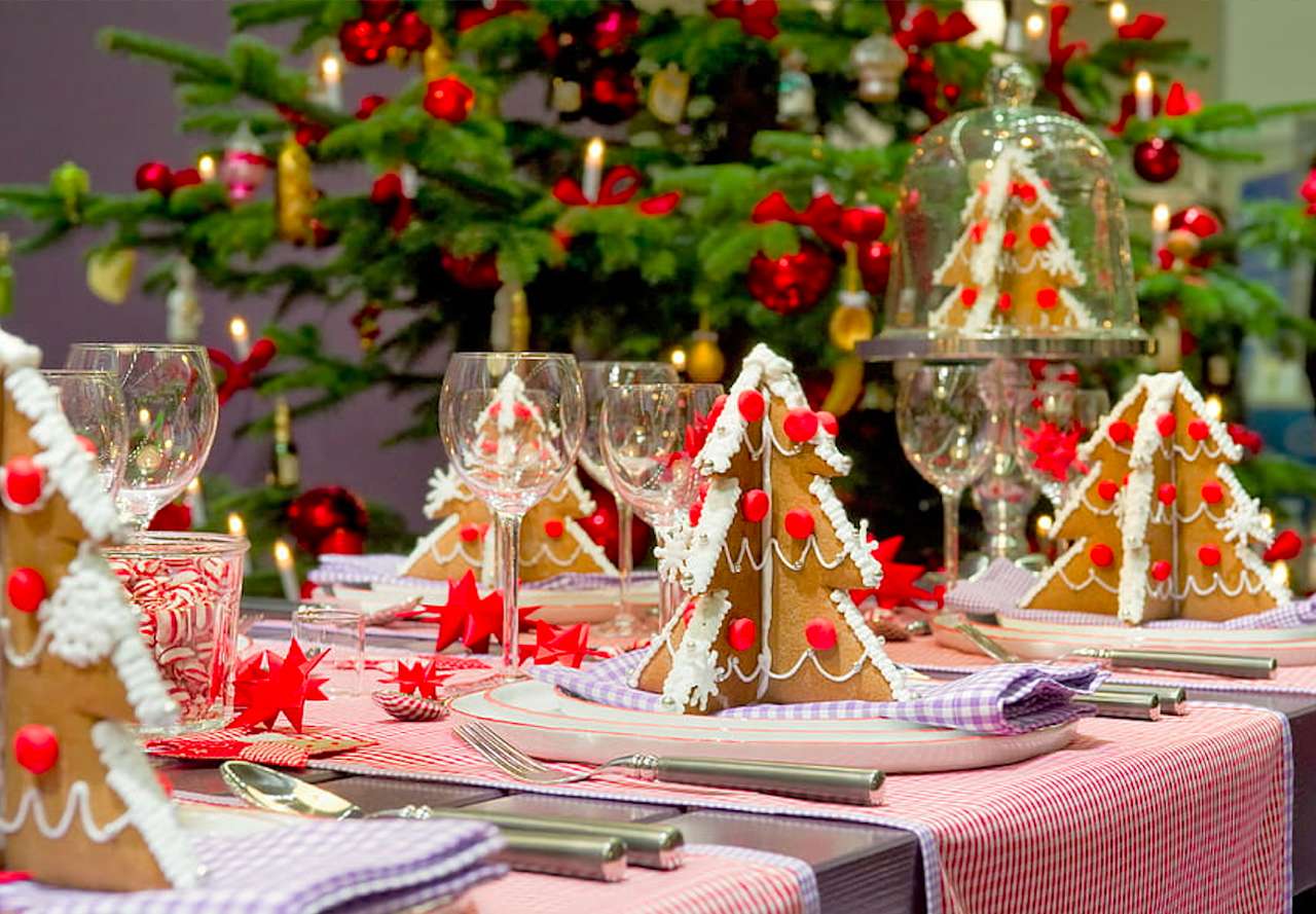 Elegante, schöne Tischdekoration für die Feiertage, ein Wunder Puzzlespiel online