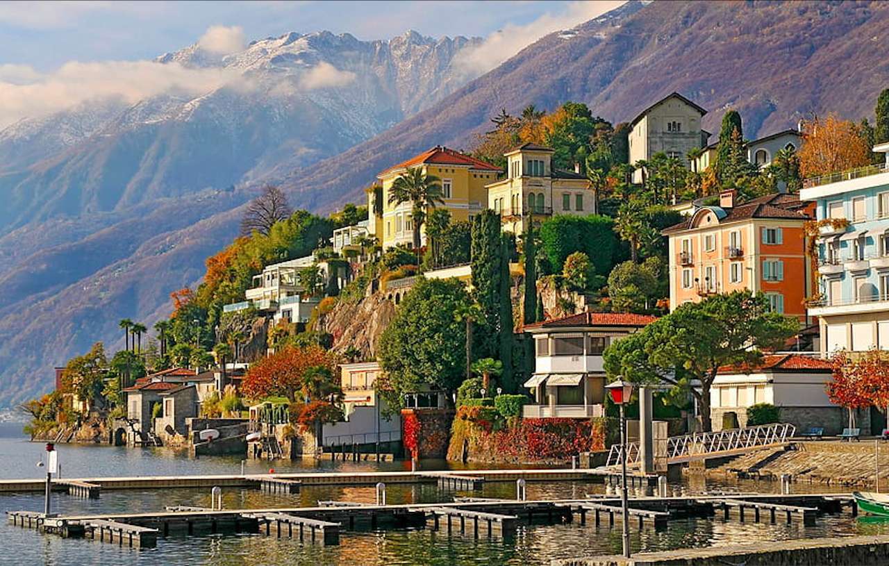 Schweiz - Charmante Stadt am Hang der Berge Online-Puzzle