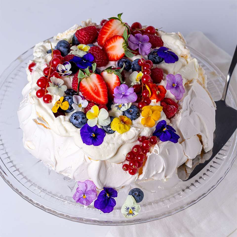 Meringue cake with fruit jigsaw puzzle online