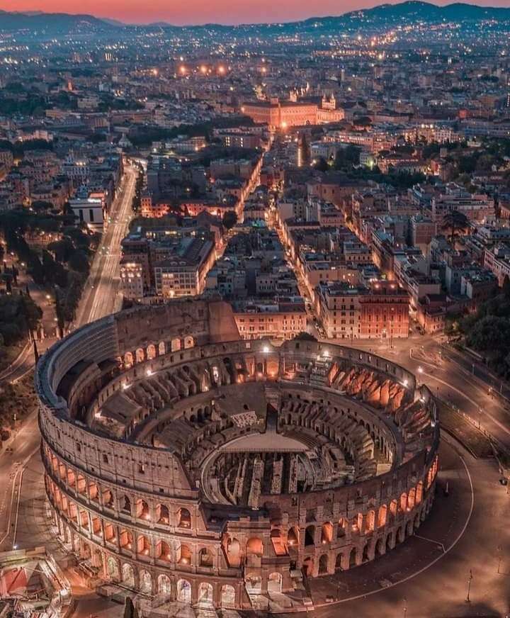 Coliseo, Roma? @danieleragazzini rompecabezas en línea