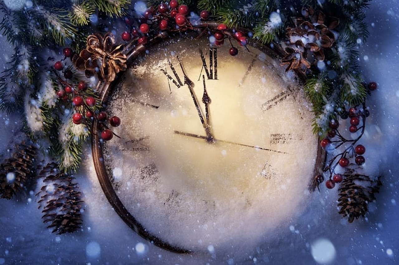 Ceasul bate, apropiindu-se de Anul Nou 2023 :) puzzle online