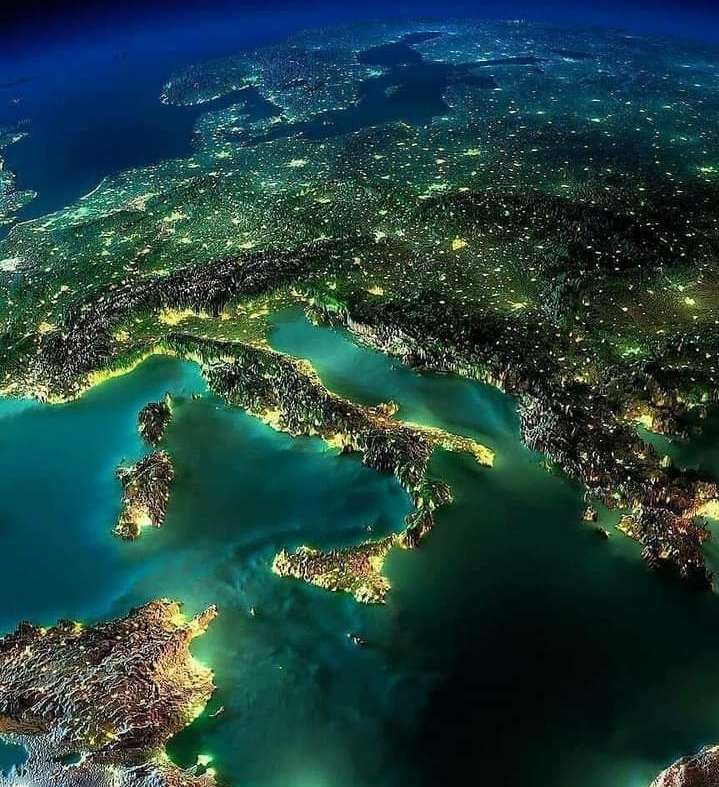 L'Italie vue de l'espace ???❤?? puzzle en ligne