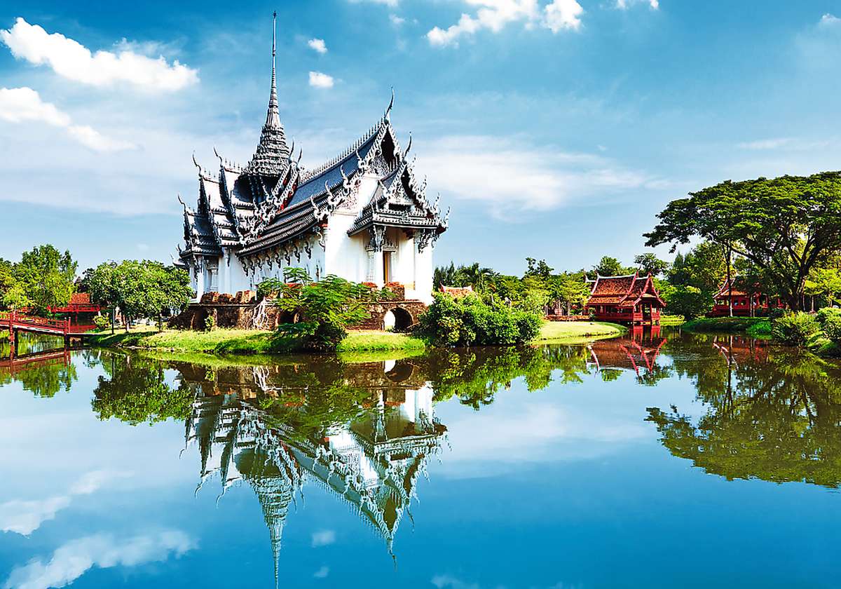 Bangkok - um belo palácio em uma pequena ilha quebra-cabeças online
