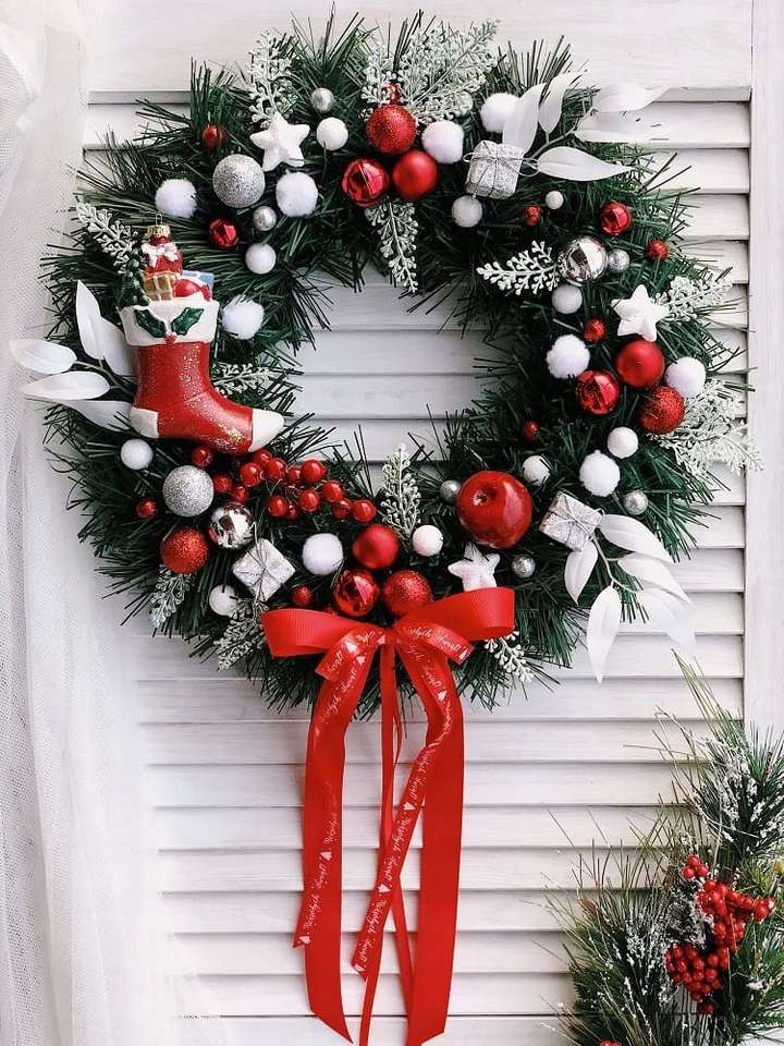 Χριστουγεννιάτικο στεφάνι στην πόρτα παζλ online