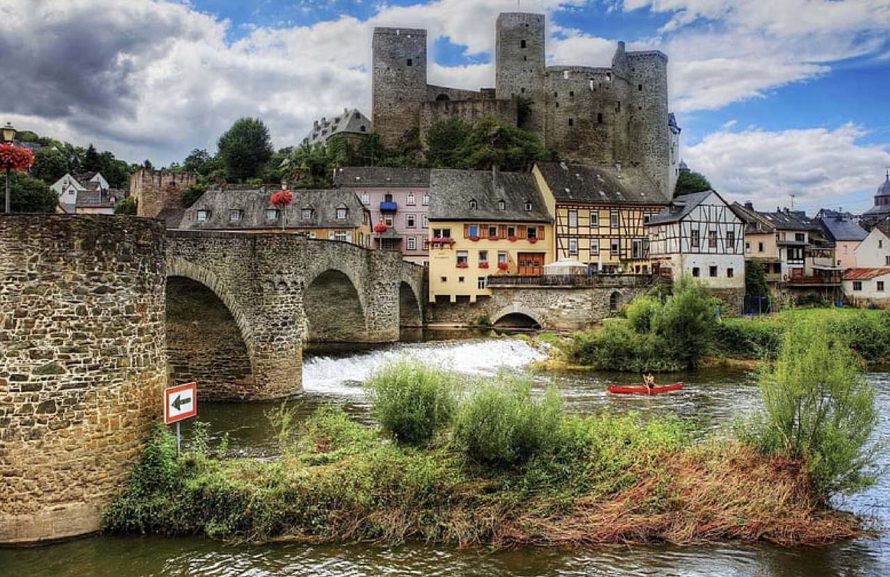 Германия - Могъщият замък Рункел от 12 век онлайн пъзел