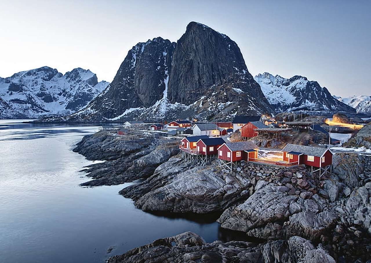 Норвезьке мікромістечко в горах пазл онлайн
