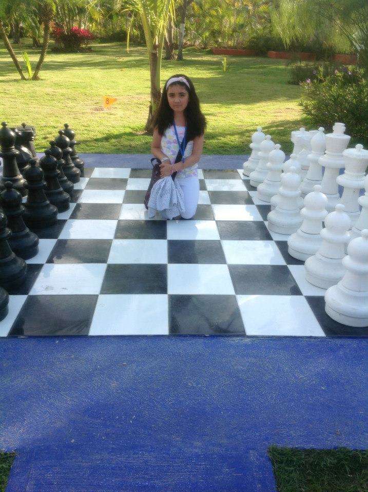 Giant Chess online puzzle