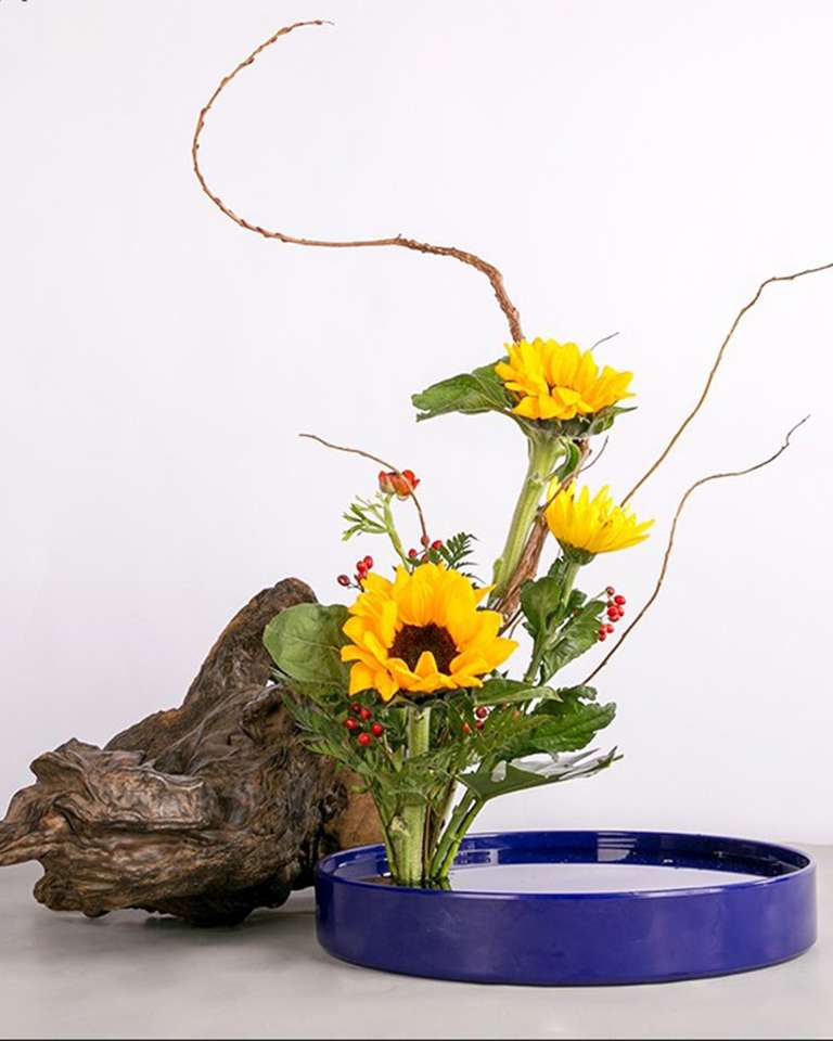 Ikebana met zonnebloemen legpuzzel online