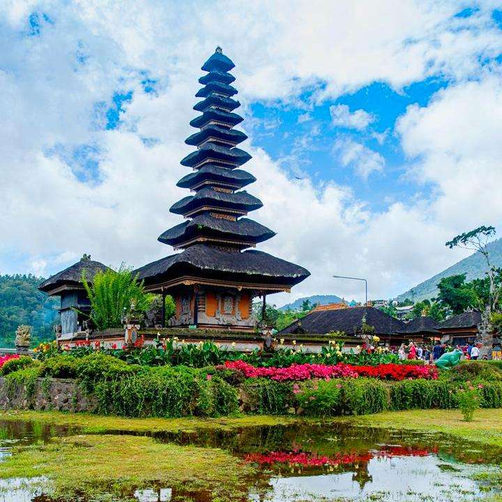 Templom a Bali szigetén online puzzle