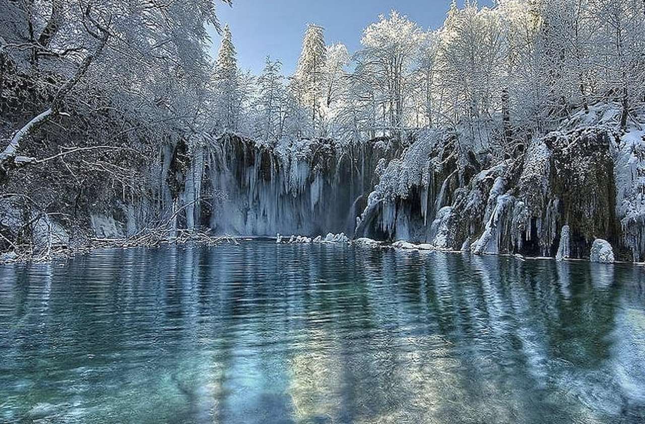 Kroatien-gefrorene Wasserfälle des Plitvicer Sees Online-Puzzle