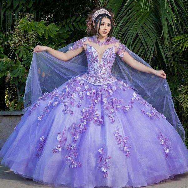 Girl dressed as a quinceañera #6 online puzzle