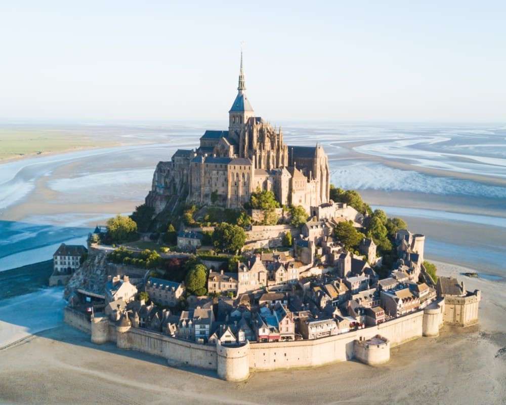 Bývalý benediktinský klášter na Mont Saint-Michel online puzzle