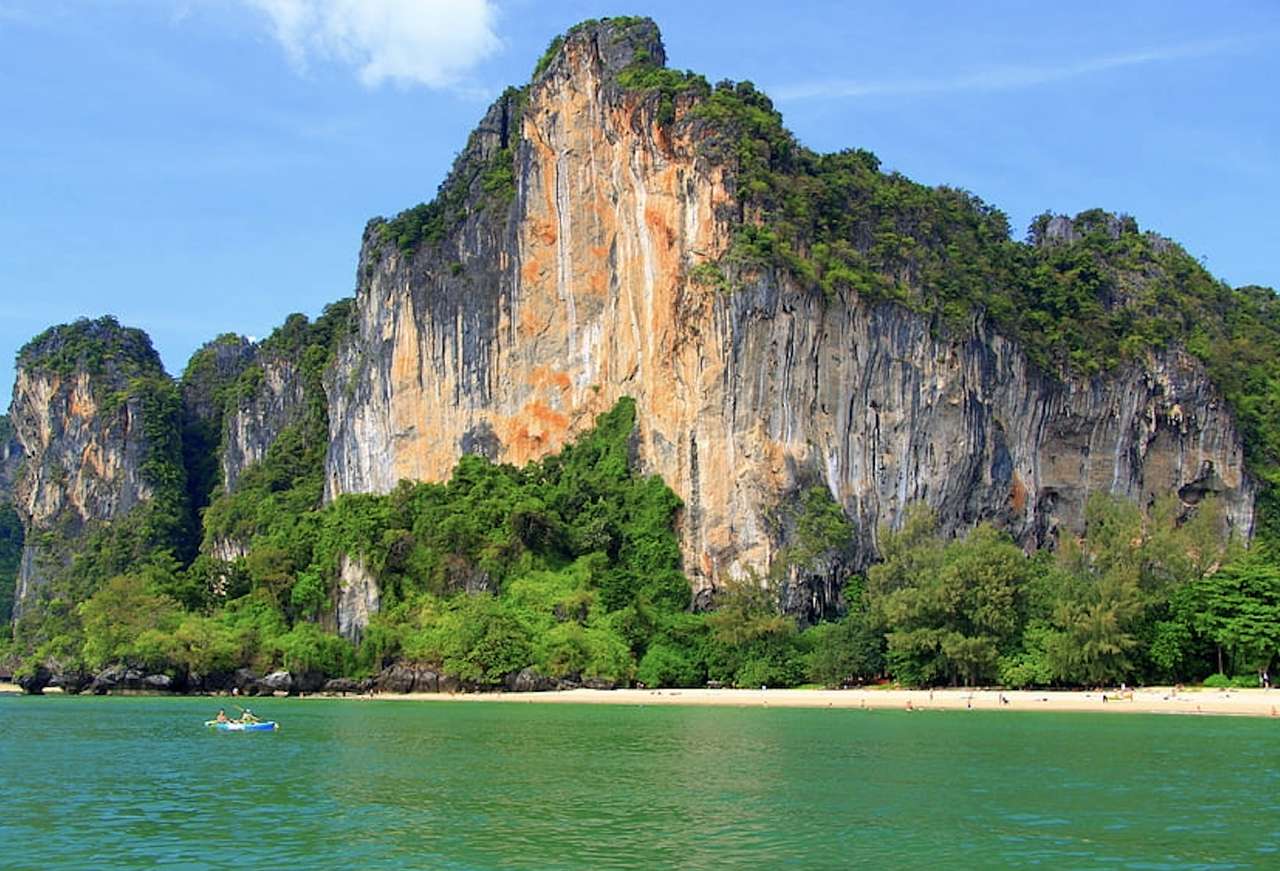 Poloostrov v Thajsku - Rai Leh, přístupný pouze lodí skládačky online