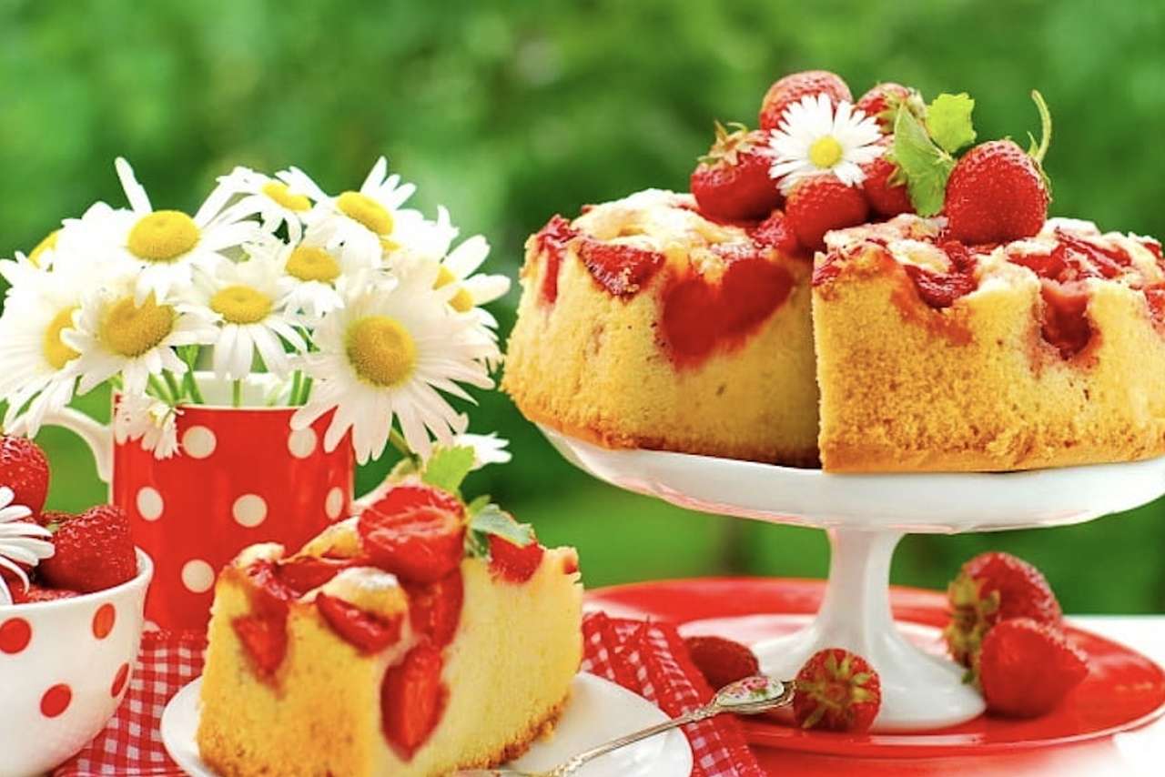 Tort pandișpan cu căpșuni, mi-ar plăcea să-l mănânc :) puzzle online