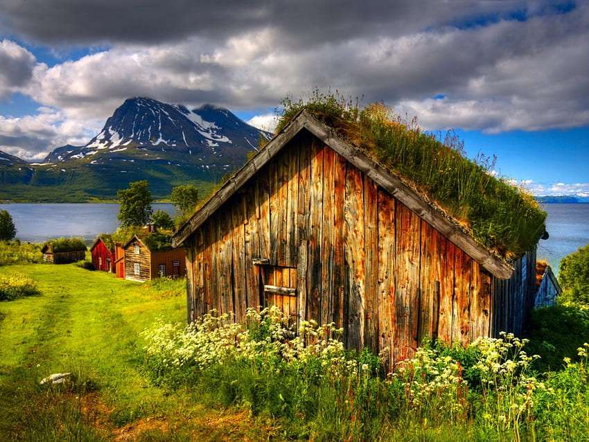 Norvégia Skansen-Bájos faházak a folyó mellett online puzzle