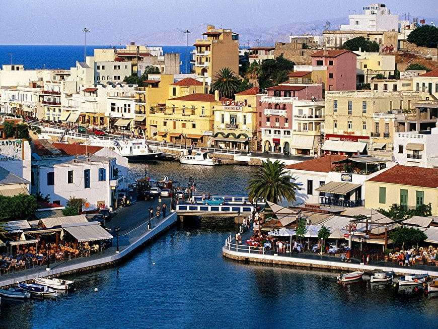 Rifugio in una città greca puzzle online