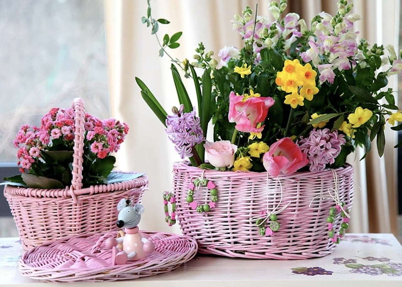 A very charming flower-basket composition :) jigsaw puzzle online