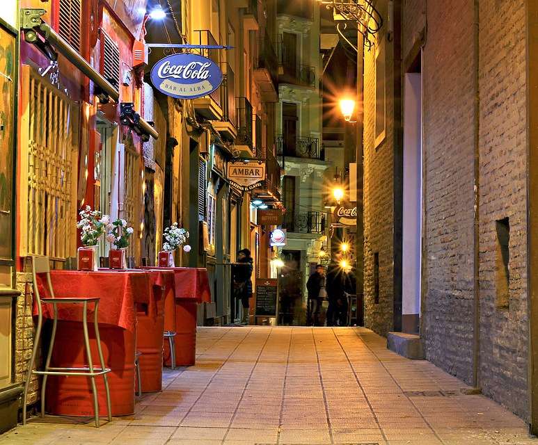 Прекрасна улица през нощта онлайн пъзел